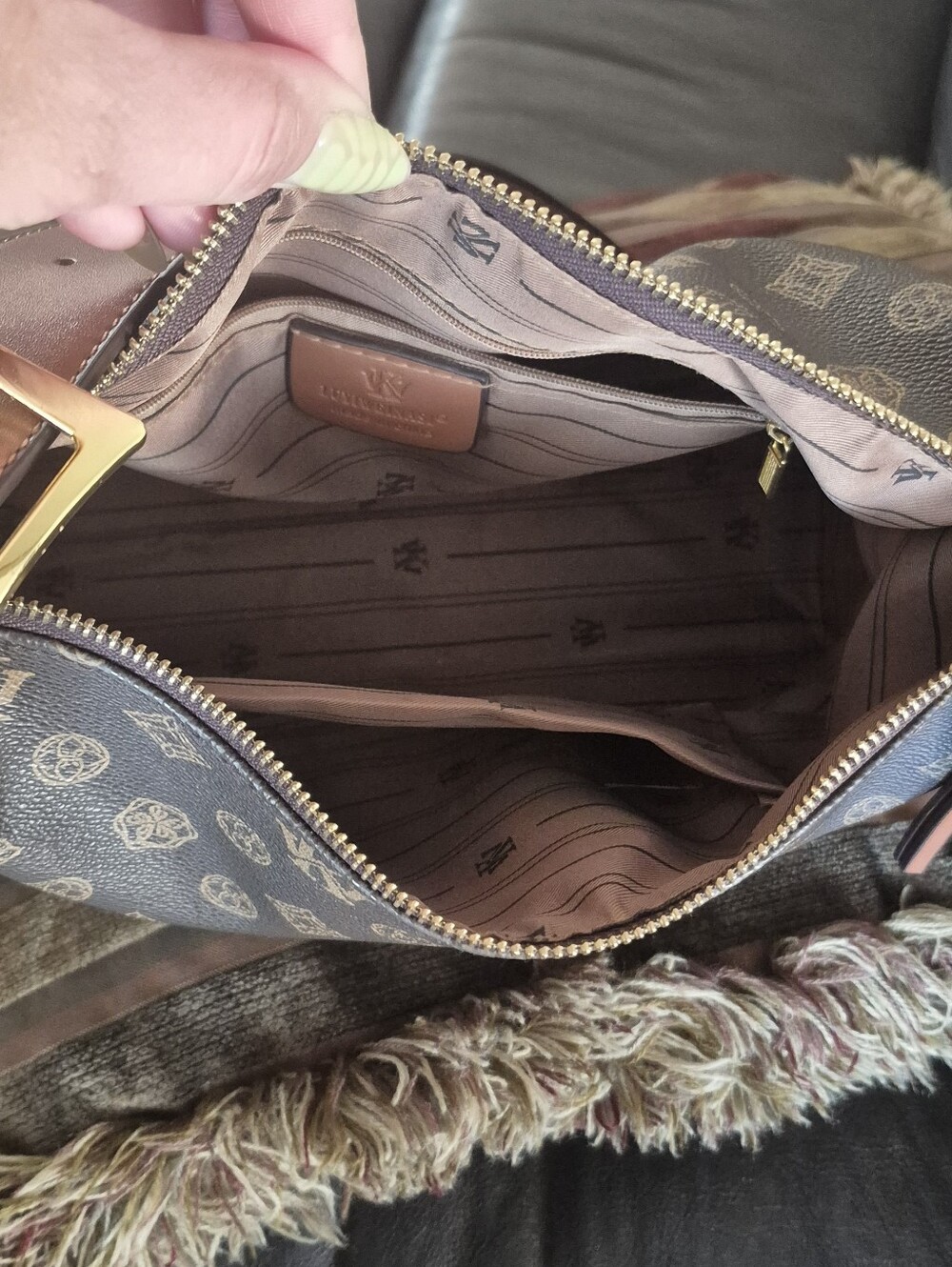 Classic Lettern Pattern Handbag - Picture 6 of 9